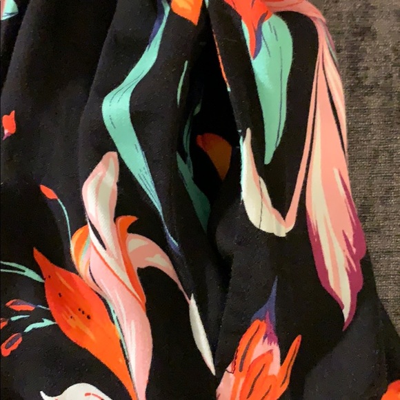 NWT Mink Pink Floral Romper With Pockets - Picture 7 of 7